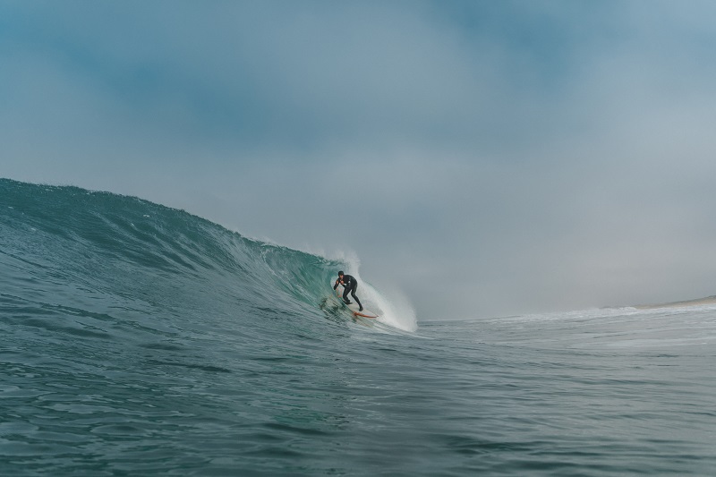 Surfeur sur les vagues de Capbreton - Côte landaise